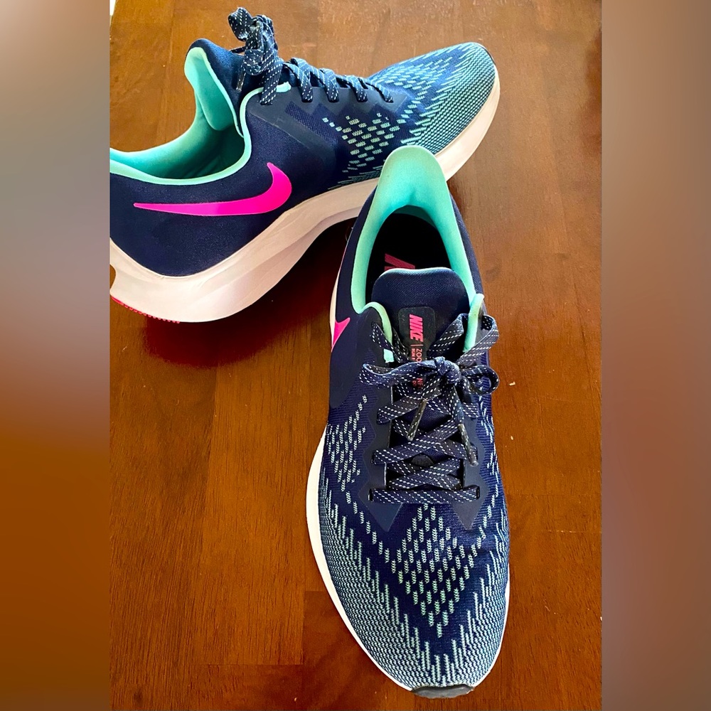 Nike Revolution size 10